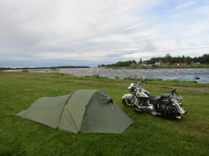 Motorcykel och tält Distrikt H